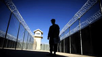 EE.UU. admite que ha encarcelado a más de 200 menores afganos