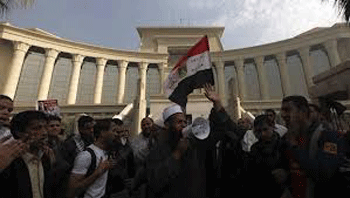 Los jueces egipcios boicotean el referendo constitucional