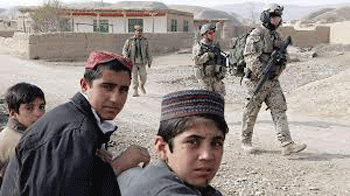 EE.UU. admite que ha encarcelado a más de 200 menores afganos