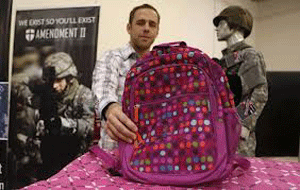 Aumentan las ventas de mochilas antibalas para niños en EEUU