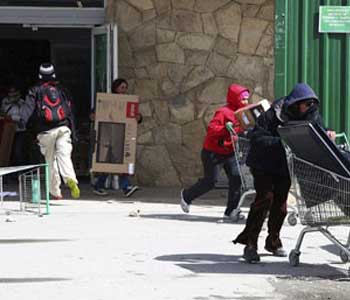 El gobierno argentino condena los saqueos a los supermercados