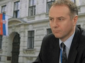 Suicidio diplomático en el aeropuerto de Bruselas