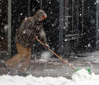 M&aacutes muertos y vuelos anulados a ra&iacutez de la tormenta por el noreste de EEUU