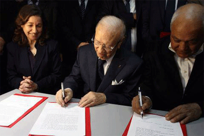 Nace la “Unión para Túnez”, frente de coalición entre los partidos opositores