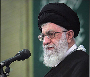 Imam Jamenei: La arrogancia mundial hace todo lo posible para enfrentarse a Ir&aacuten