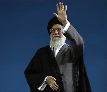 El Ayatol&aacute Jamenei insta a la eliminaci&oacuten de las armas nucleares