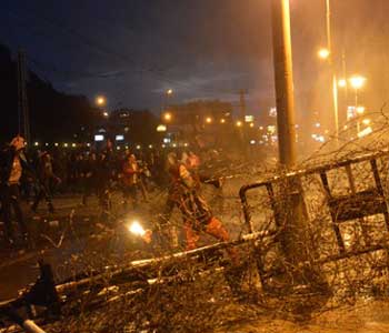 El Ejército egipcio usa carros hidrantes contra los manifestantes