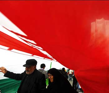 Participaci&oacuten masiva en el aniversario de la Revoluci&oacuten Isl&aacutemica