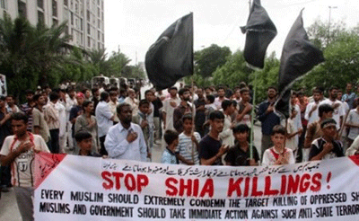 Disturbios en Pakistán después del entierro de las víctimas de una matanza