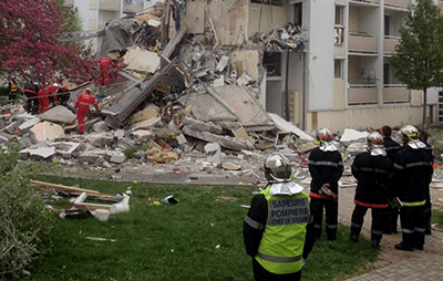Tres muertos al derrumbarse un edificio en el norte de Francia