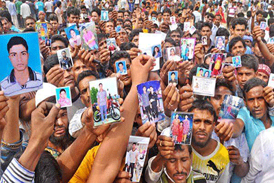 Cuatro arrestados por el derrumbe de un edificio en Bangladesh