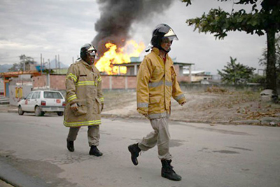Un gran incendio en depósito de combustible en Rio de Janeiro