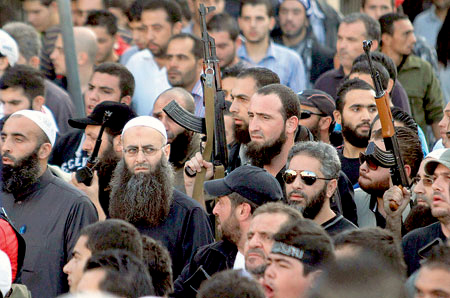 Sidón pasa su noche más violenta desde años