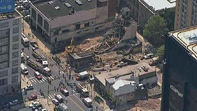 Cae un inmueble de cuatro pisos en el centro de Filadelfia