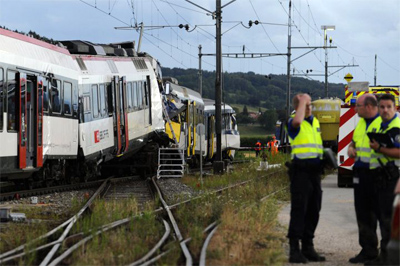 Decenas heridos en choque de trenes en Suiza