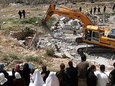 Fuerza de ocupación israelí destruye una aldea palestina