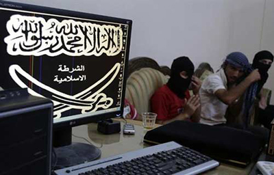 Siria: Al-Raqa cubierta de negro