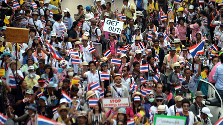 Shinawatra pide a la oposición cesar protestas