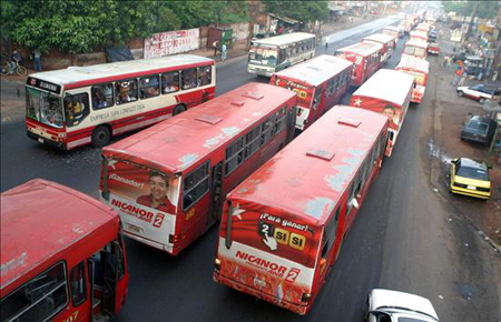 Indignados paraguayos a protestar por alza en precio del pasaje