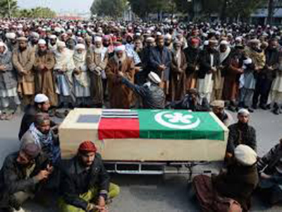 Un joven paquistaní dio su vida para salvar la de sus colegas