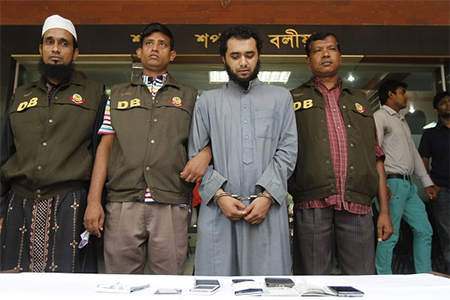 Detenido el británico que reclutaba “terroristas” en Bangladesh