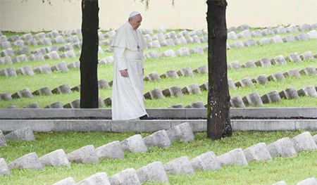 El papa Francisco invoca la paz para detener la ’locura’ bélica