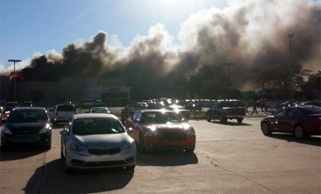 Un avión se choca contra un edificio en Kansas, EEUU