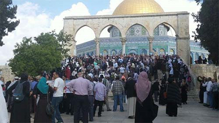 Enfrentamientos en la Explanada de las Mezquitas en Al-Quds