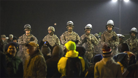 Relativa calma en Ferguson después de tres días de protestas