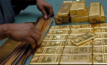 El oro podría caer en 2015 y el precio de onza llegaría a 800 dólares