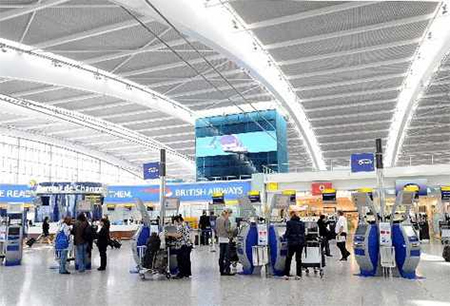 Vuelve la normalidad a los aeropuertos en Reino Unido
