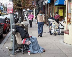 Más de 140 mil personas viven sin techo en Francia