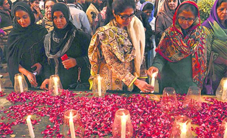 Pakistán guarda tres días de luto por la masacre de Talibán