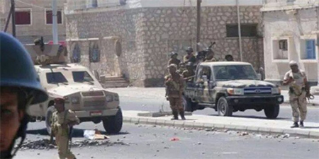 Dos atentados suicida contra una base militar en Yemen