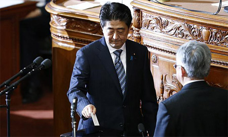 Eligen a Shinzo Abe como primer ministro