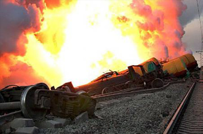 Choque entre un tren y un autobús deja al menos 13 muertos en Ucrania