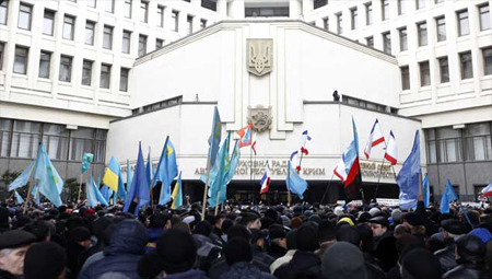 El Parlamento de Crimea vota por adherirse a Rusia