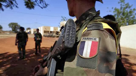 Francia aprueba permanencia de sus tropas en RCA