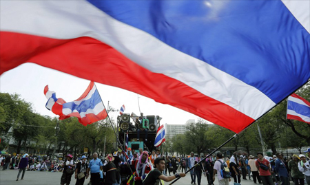 Tailandia: Manifestantes llegan hasta la oficina de Shinawatra