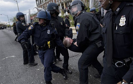 Toque de queda en Baltimore tras una noche de disturbios