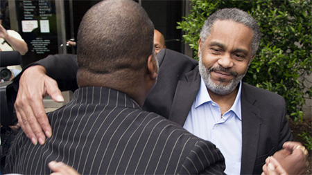 Un afroamericano declarado inocente tras treinta años en prisión