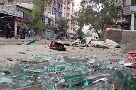 Atentado suicida en la entrada de un banco en Afganistán