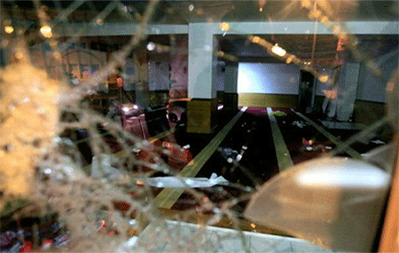 Una muchedumbre asalta y saquea una mezquita en Córcega