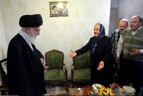 Líder supremo de Irán visita en Navidad la familia de un mártir cristiano