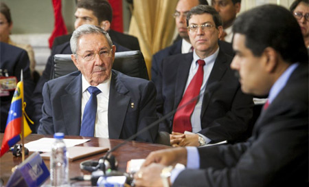 Presidente venezolano insta a crear un “escudo protector” para la paz