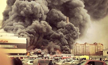 Más de cinco rusos murieron en el incendio del centro comercial en Kazán