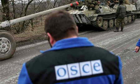 Retirada de armas pesadas en Donbás