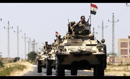 Egipto: Un soldado muerto tras explotar una bomba en el Sinaí