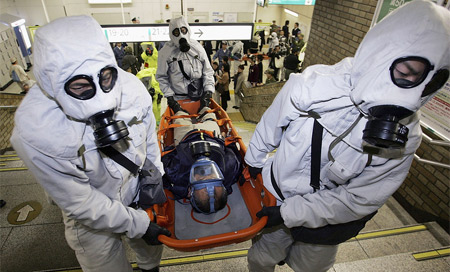 Abe rinde homenaje a las víctimas del atentado de Tokio