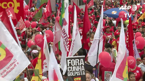 Los partidarios de Rousseff toman las calles en 25 estados